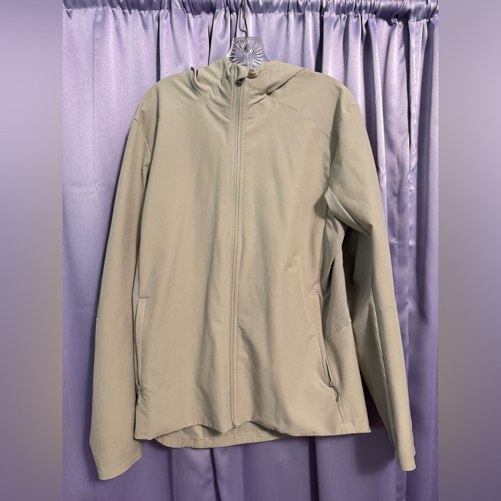 SOLD - Lululemon Men’s warp packable Jacket